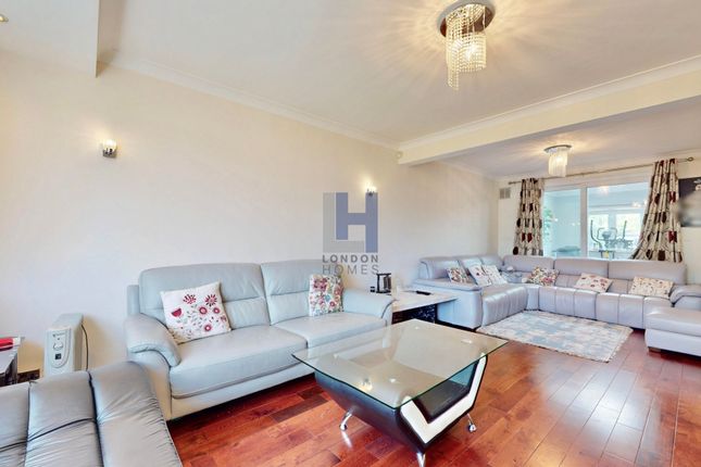 30, Ferrymead Gardens, Greenford photo 2