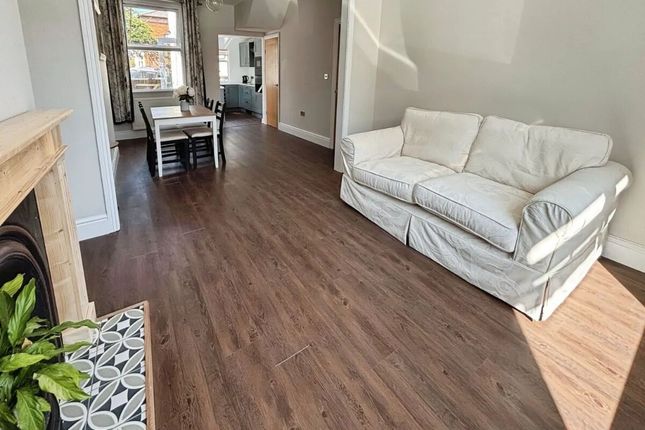 19, George Street, NEWTON ABBOT photo 4