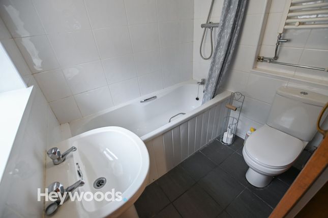 16 Silverdale Road, Newcastle photo 4