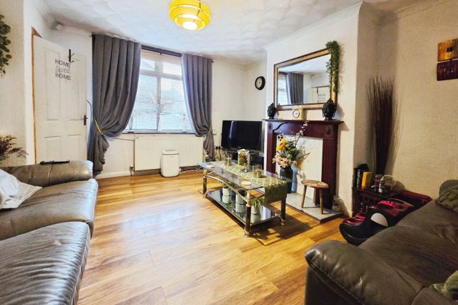 33, Cliffedale Crescent, Worsbrough, Barnsley photo 4