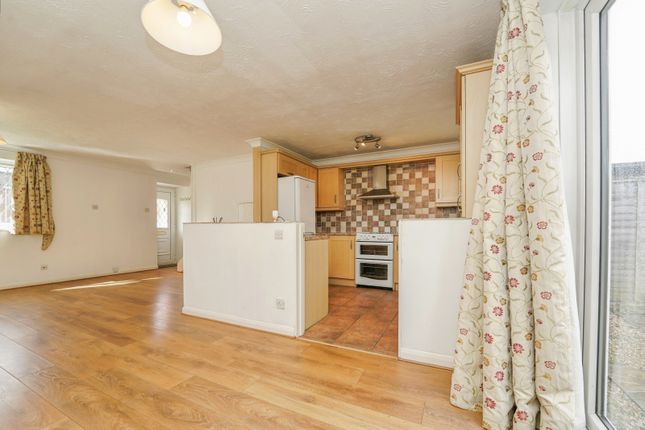 21, Barley Close, Gloucestershire photo 4
