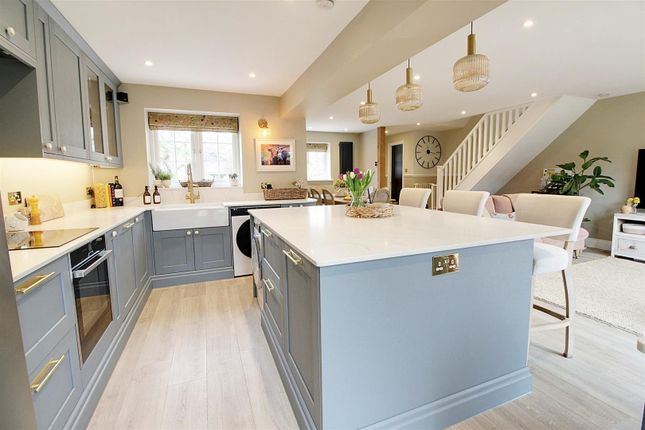 17, Brakynbery, Berkhamsted photo 2
