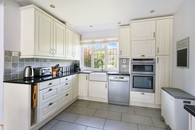 Marjory Pease Cottages,5, Ridlands Lane, Oxted photo 3