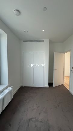 Flat to rent in Goodluck Hope, London