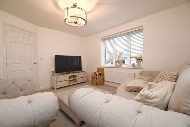 22, Kestrel Avenue, Barnsley photo 3