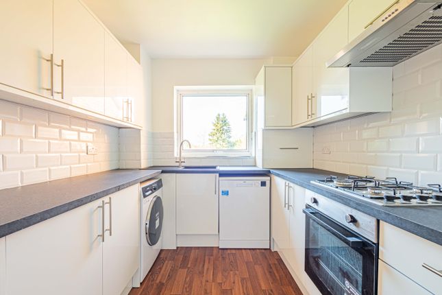 24, Herga Court, Watford photo 2