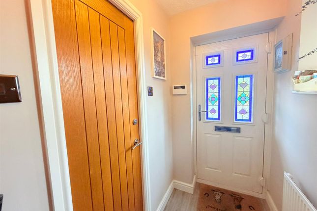9, Puffingate Close, Stalybridge photo 3