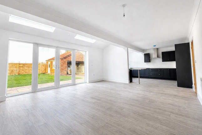 5 Willows Garth, Roxton Road, Immingham photo 3