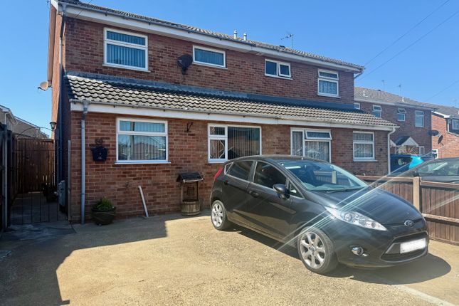 3-bed semi-detached on 42, Sparrow Close, Great Yarmouth, £240,000
