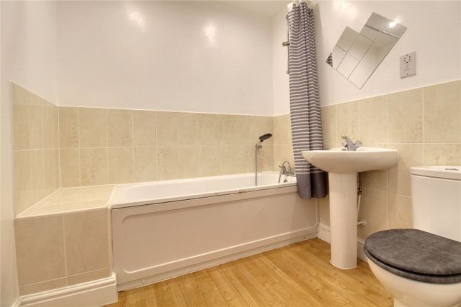 Flat for sale in Greenlands Road, Basingstoke, Hampshire