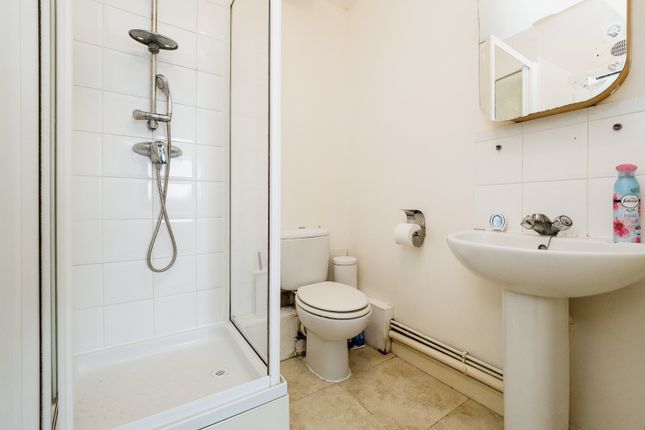 Flat for sale in Eastern Avenue, Ilford