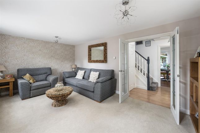 13, Newman Road, Horley photo 4
