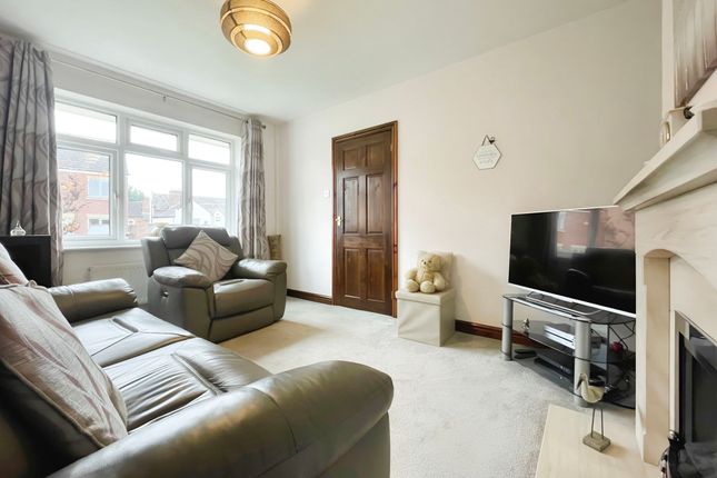12 The Lawns, Telford photo 4