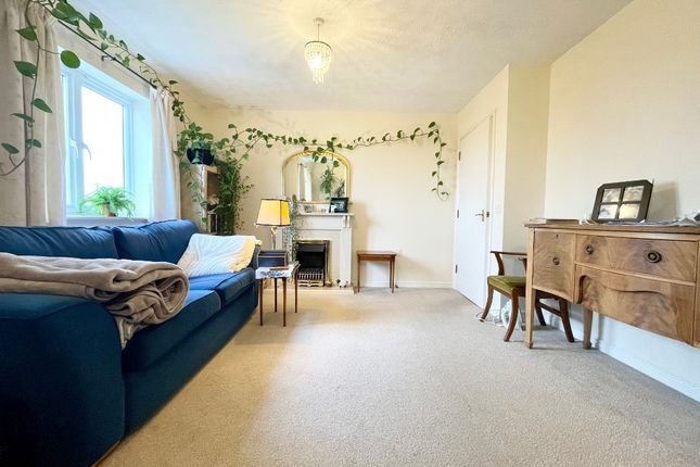 23b, Lloyd Close, Cheltenham photo 4
