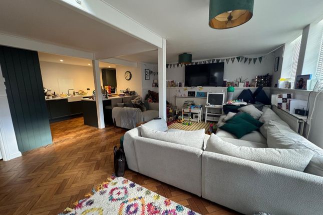 12, Harold Court, Faversham photo 4