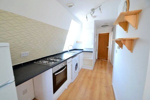 1-bed flat on 139d, Dollis Road, London, £1,400/mo