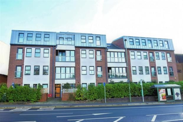 Thumbnail Flat to rent in Upper Charles Street, Camberley