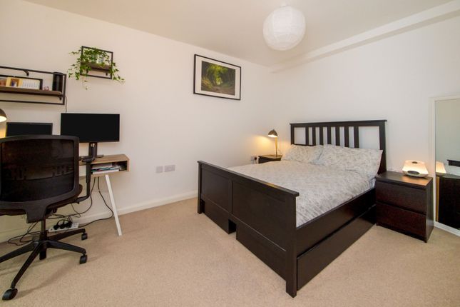 Flat for sale in High Road, London