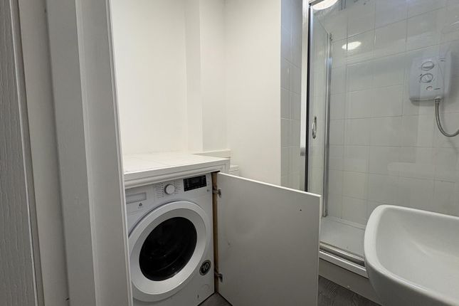 Flat 4B, 17-19, Alexandra Road, Sale photo 3