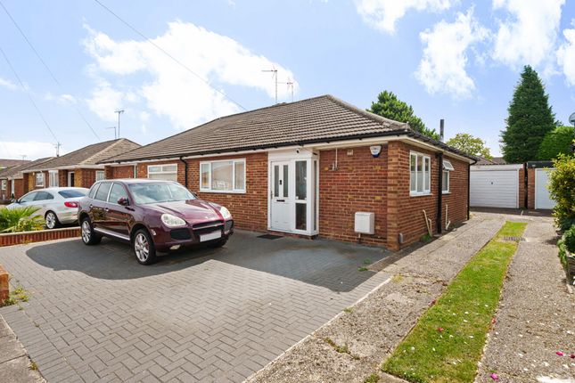 Thumbnail Bungalow for sale in Pynders Lane, Dunstable, Bedfordshire