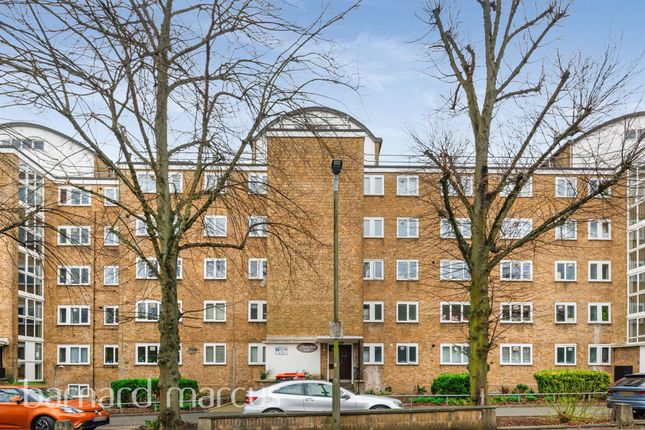 Flat for sale in Tildesley Road, Putney, London