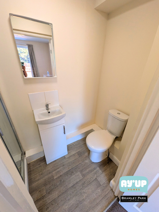 Room 1, 58 Wellington Grove, Doncaster photo 4