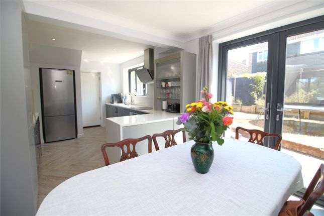 4, Lynric Close, Barton On Sea photo 2