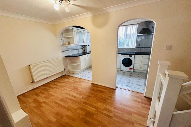 43, Windsor Road, Sunbury-on-thames photo 2