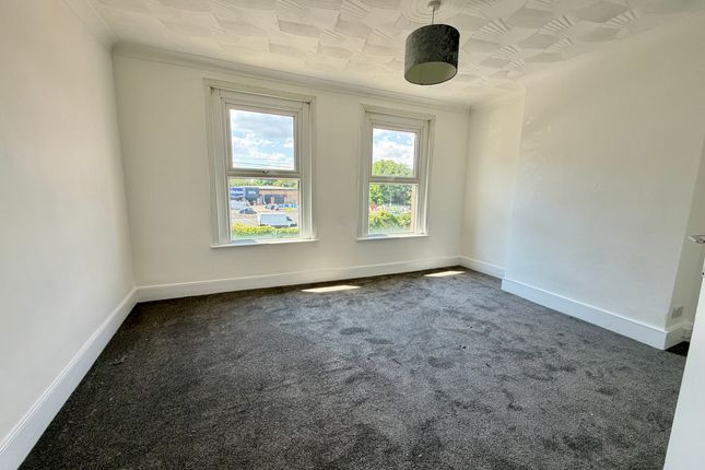 12 Stuart Road, Gravesend photo 4
