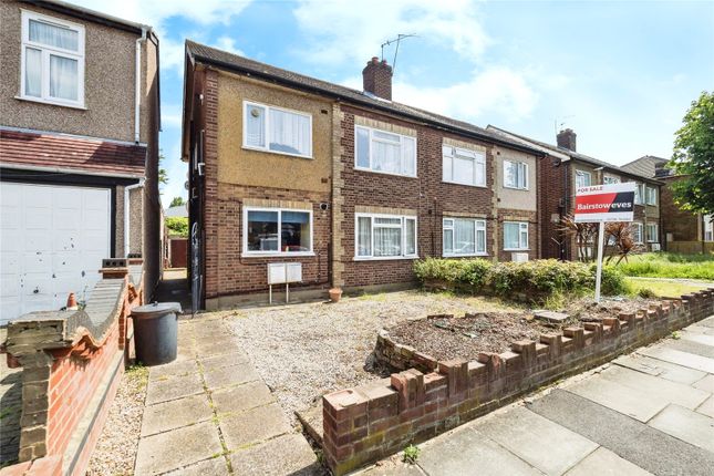 Flat for sale in Chadwell Avenue, Romford, Essex