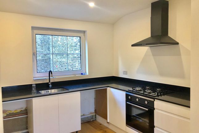 Flat to rent in Ladys Close, Watford