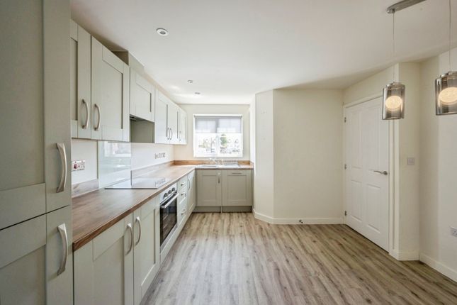 19, Tulip Drive, Doncaster photo 4