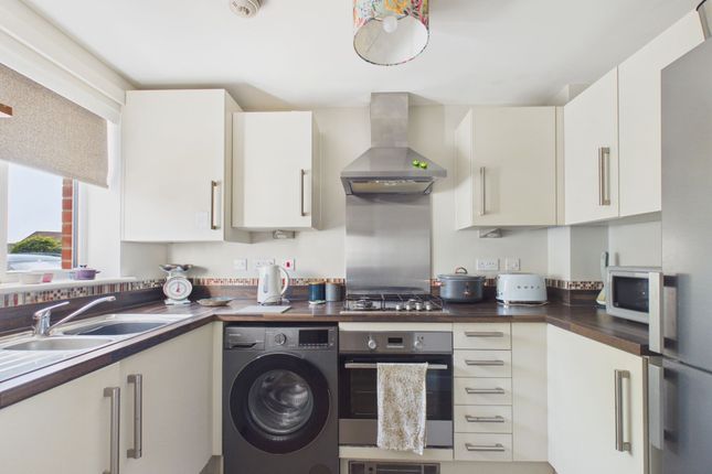 61 Rhoose Way, Barry photo 2