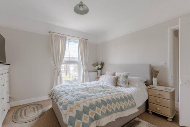 Magnolia Road, Chiswick photo 3