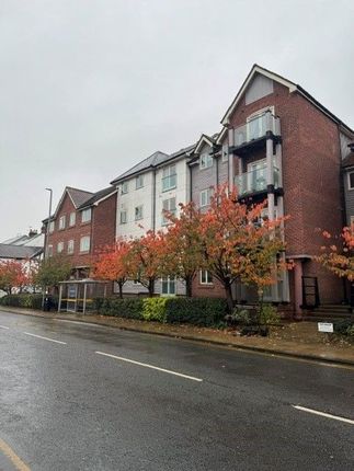 2-bed flat on New Crane Street, Chester, £1,100/mo