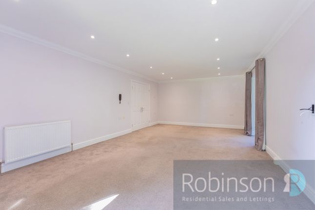 16 Lockbridge Court Ray Park Road, Maidenhead photo 4