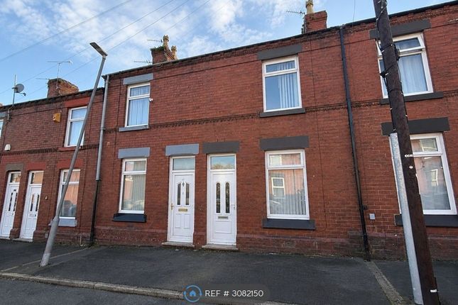 2-bed terraced on St Helens, £725/mo