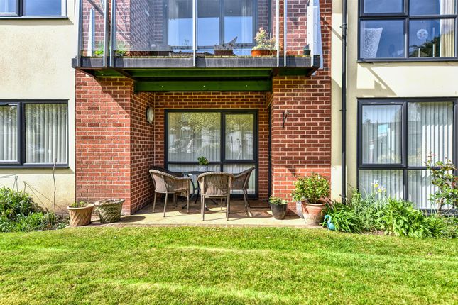 3 Roslyn Court, Willow Wong, Nottingham photo 2