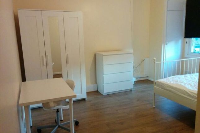 Room to rent in Jubilee Street, London