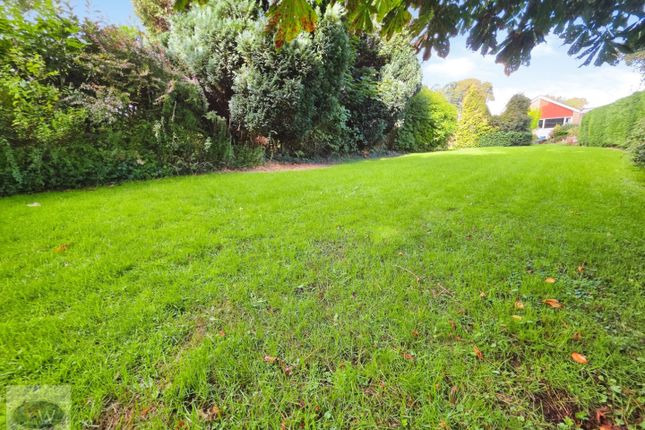 24, Hollin Head, Baildon photo 3
