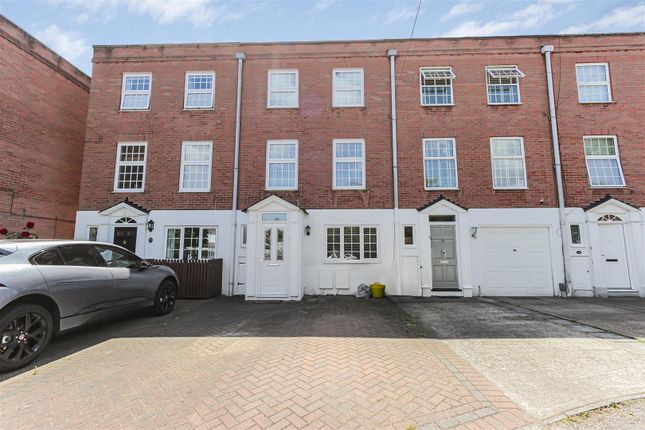 Thumbnail Town house for sale in Blenheim Close, London