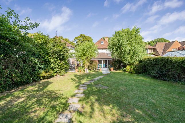 31, Farnborough Road, Farnham photo 4