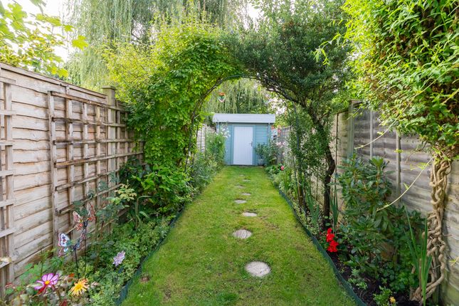 5 Spring Cottages, Horsham Road, Dorking photo 4