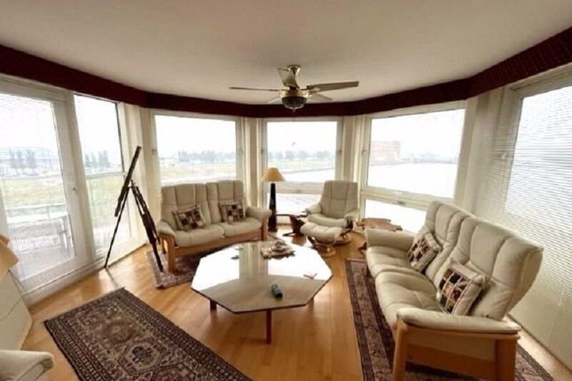 Flat for sale in Luxury Apartment, Adventurers Quay, Cardiff