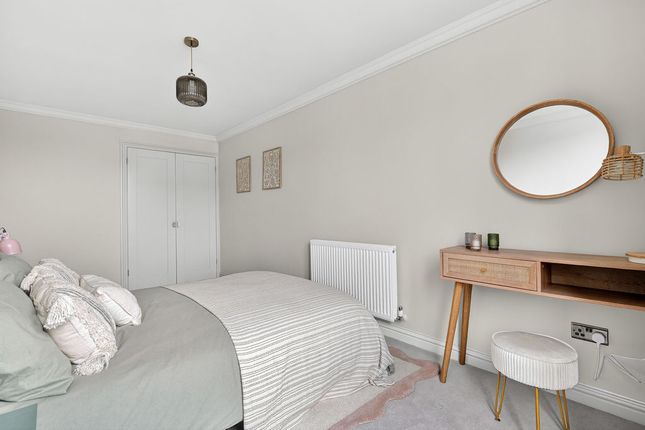 Flat 4, The Old Bakery, Guildford Street, Chertsey photo 4