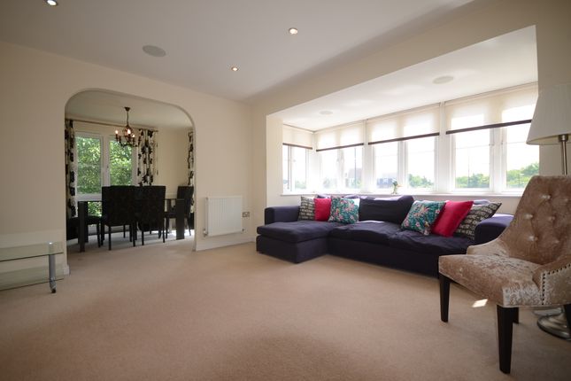 35, Trevelyan Court, Windsor photo 4