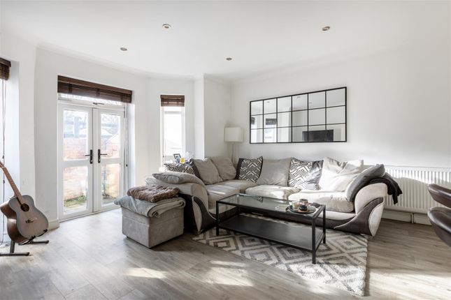 Flat 1, Hatherlow House, 7, Raglan Road, Reigate photo 2