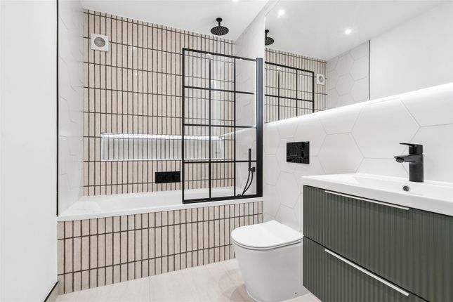 Flat 1, 20 Hoyle Road, London photo 5