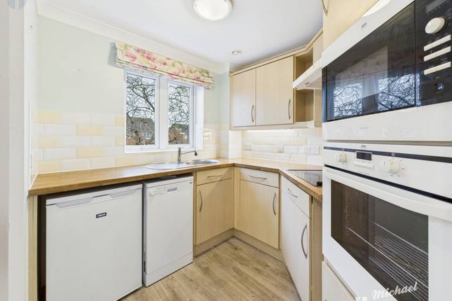 23 Pearl Court, Aylesbury photo 3
