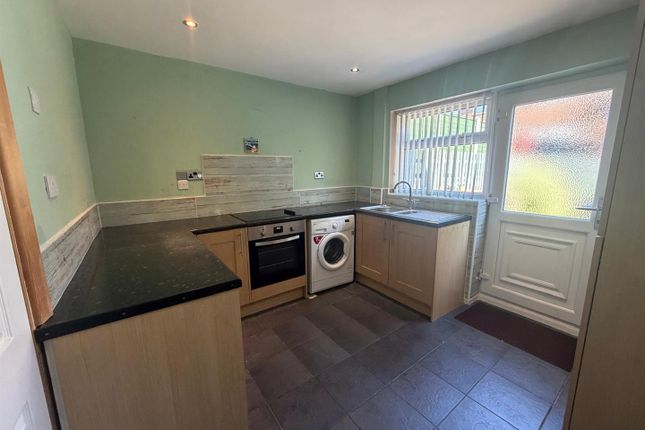 34, Whincover Gardens, Leeds photo 3